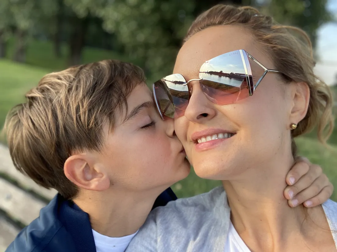 Anita Freimann i sin Matej, koji je ljubi u obraz